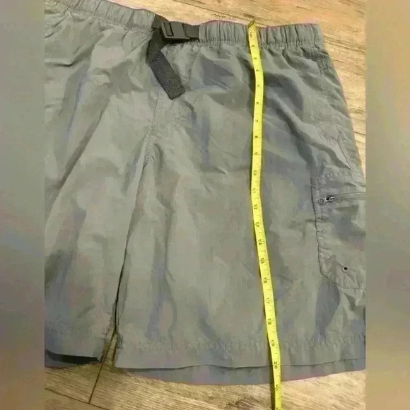 Columbia Omni-Shade Grey Buckle Shorts Size XL 9L - Picture 2 of 8